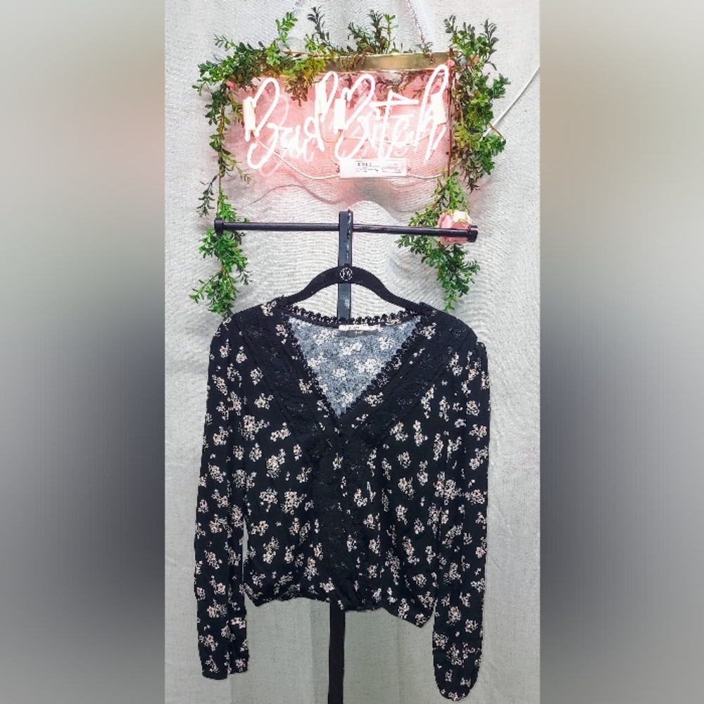 Mi ami Black floral long sleeve blouse